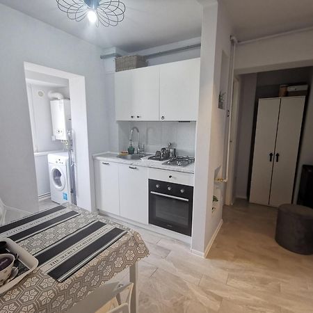 Apartament Carla Apartment Deva Bagian luar foto